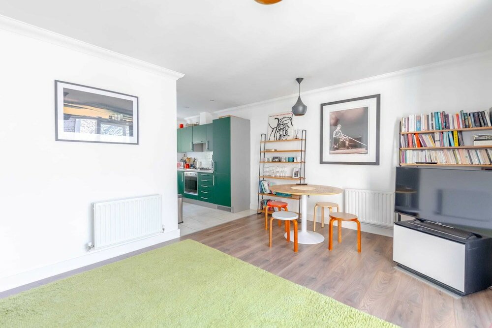 Фото Light & Modern 2bd Flat With Balcony - Brick Lane