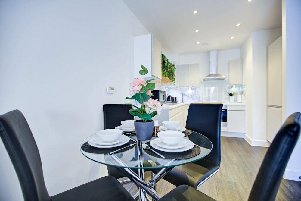 Фото Modern Greenwich Flat With Parking