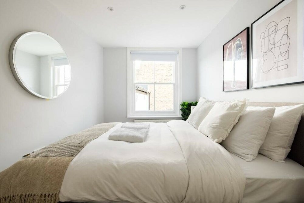 Фото The Margravine Maisonette - Modern & Bright 2bdr Flat
