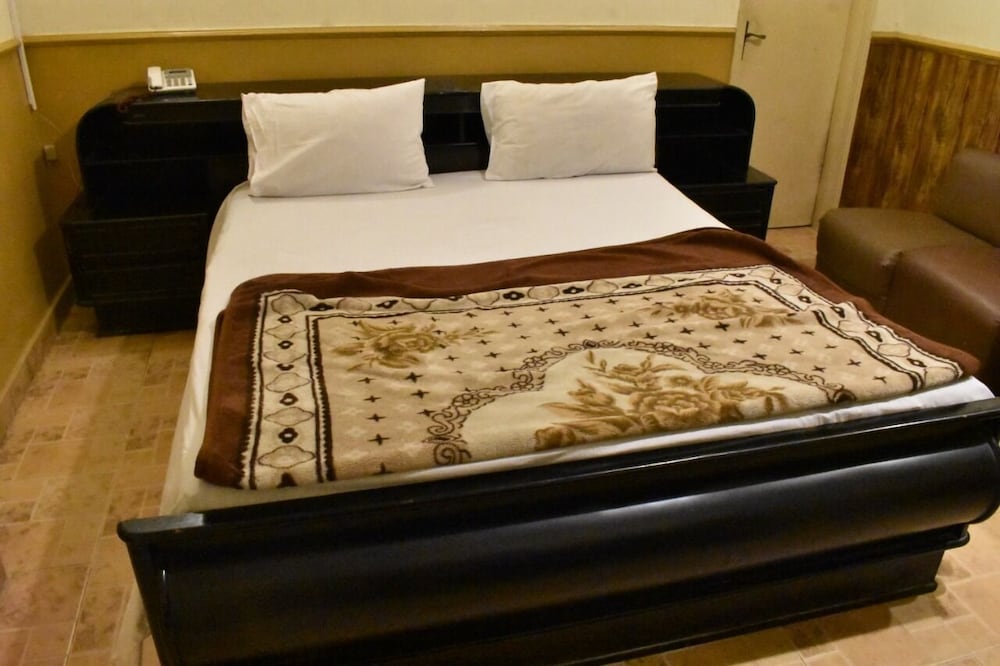 Фото Hotel Royal Gardens Jail Road