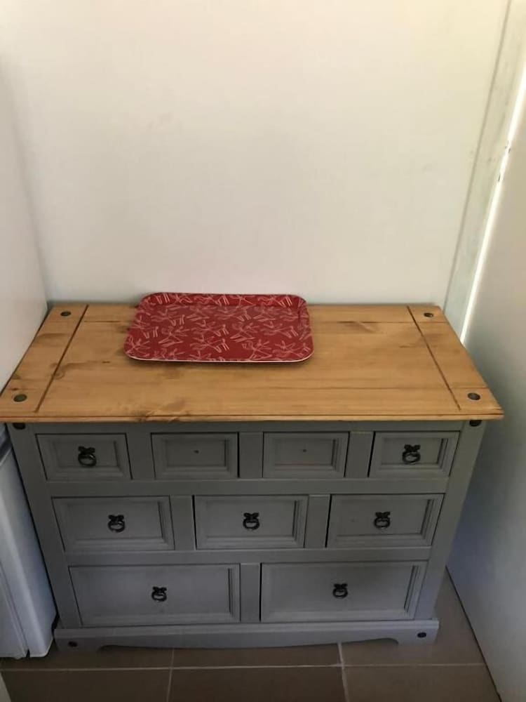 Фото Featherstone Court