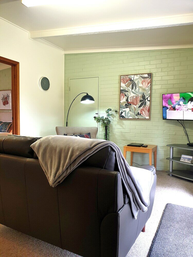 Фото Halls Haven Holiday Units