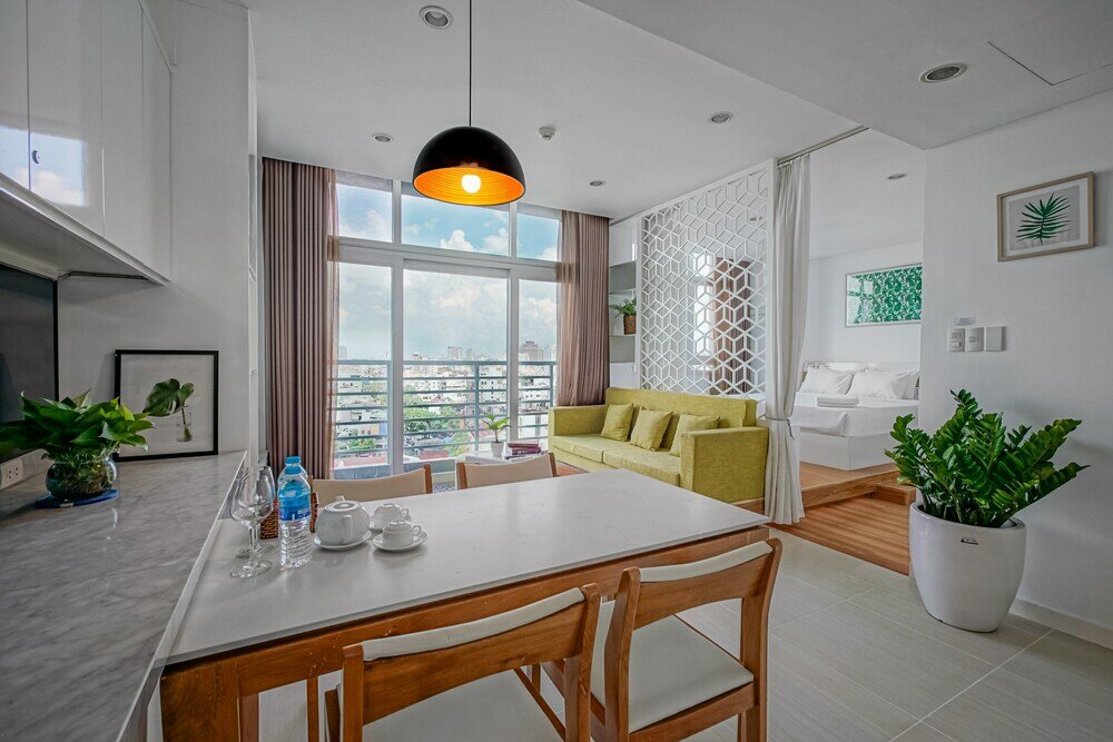 Фото City by night Ben Thanh Apartments