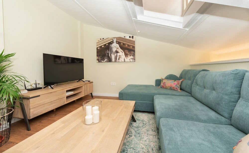 Фото Continental Suit Sky