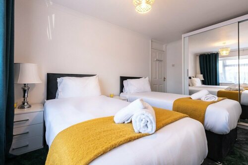 Гостиница Prestigious Holiday Home в Рединге