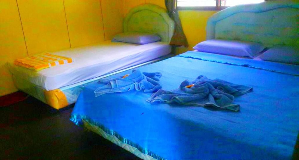 Фото Sukau Backpackers B&b