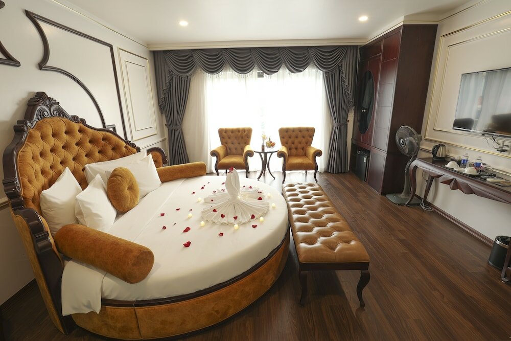 Фото Royal Văn Phú Hotel