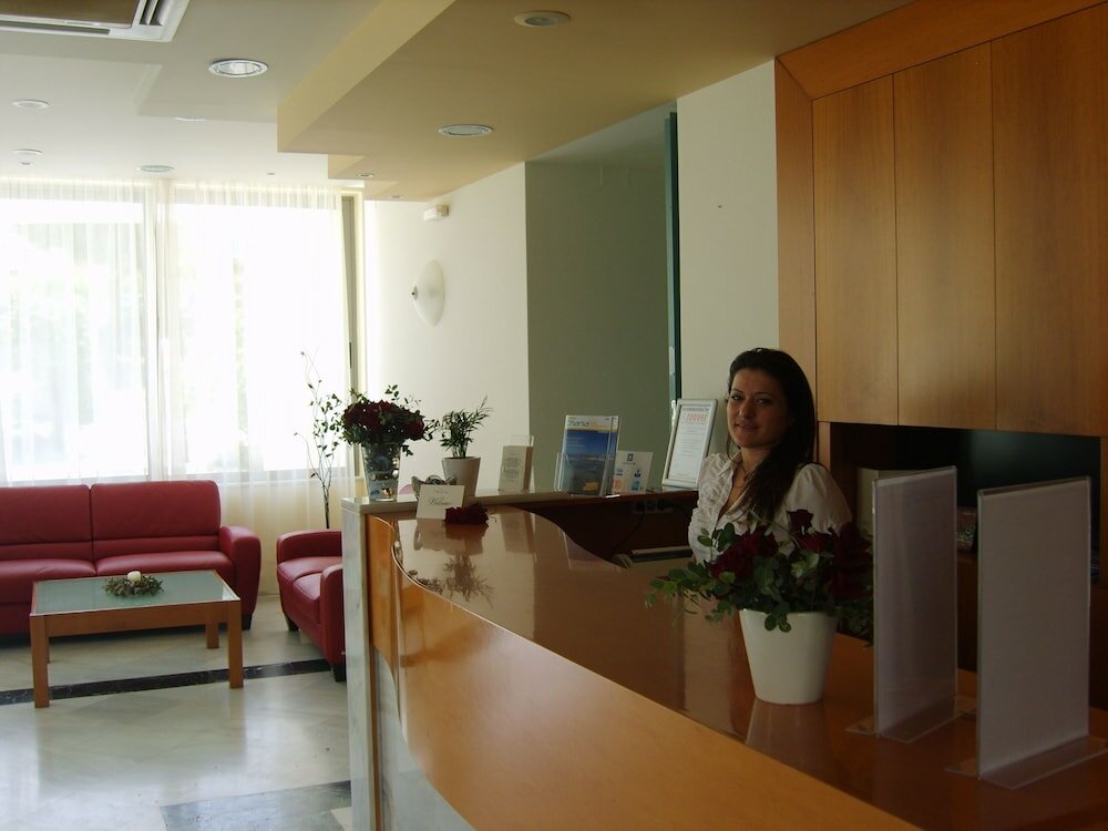 Фото Yakinthos Hotel