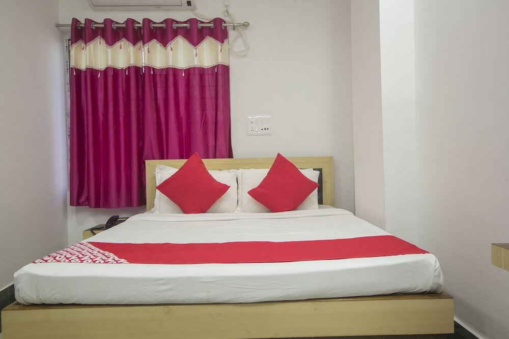 Фото Oyo 27907 Greater Kailash The Palace