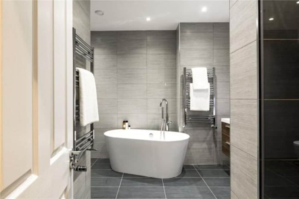 Фото Kensington Court by Lime Street