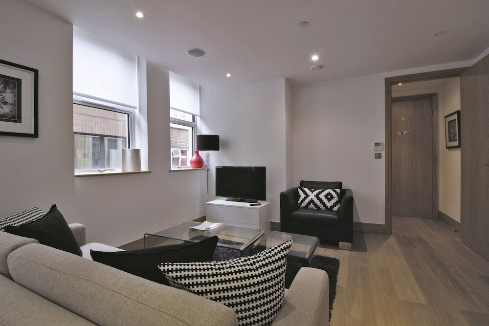 Фото Red Lion Court by Servprop