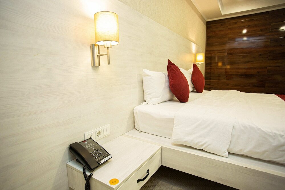 Фото B Hotel Bishkek