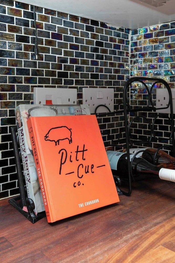 Фото Beautiful 3bd Garden Flat - Tooting!