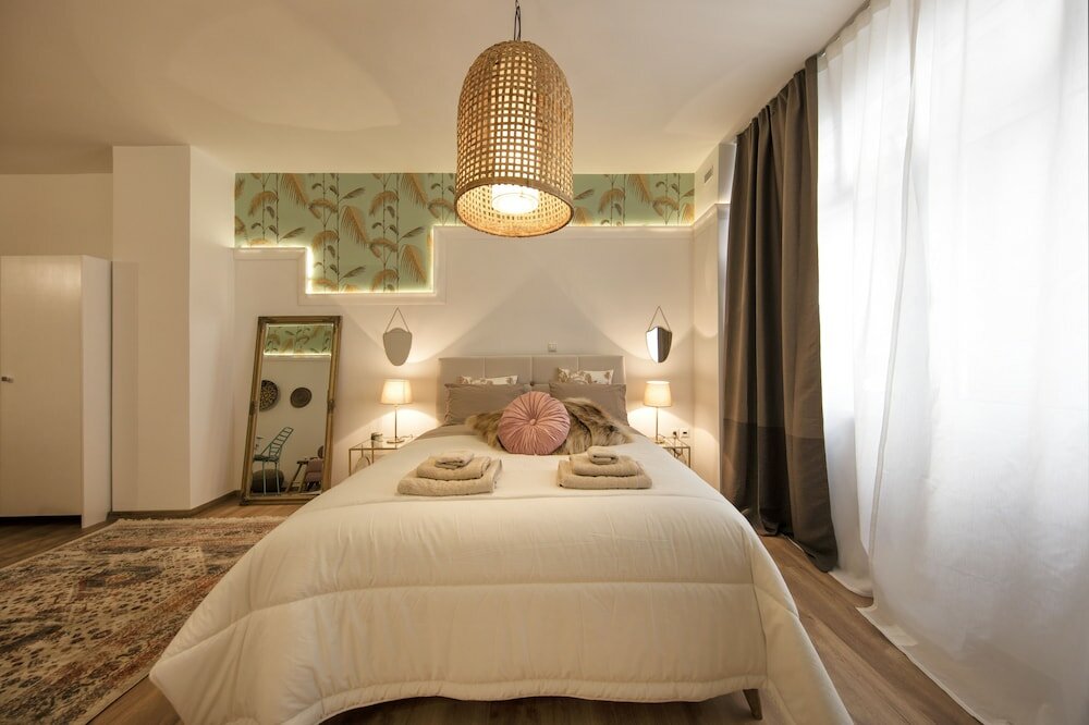 Фото Exquisite apartment in Athens' center by VillaRentalsgr