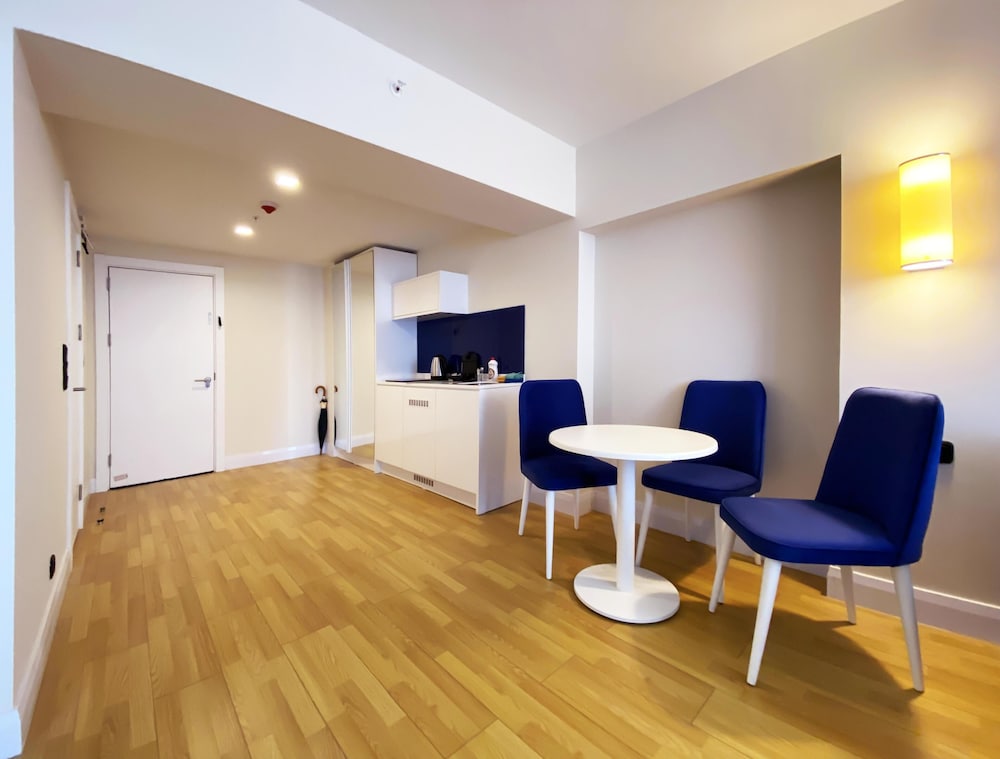 Фото Двухкомнатные апартаменты Orbi City, 27 этаж, вид на горы и море	