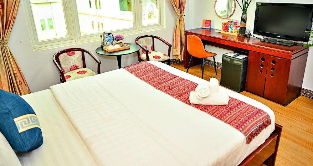 Фото Hanz Cosmos Central Hotel