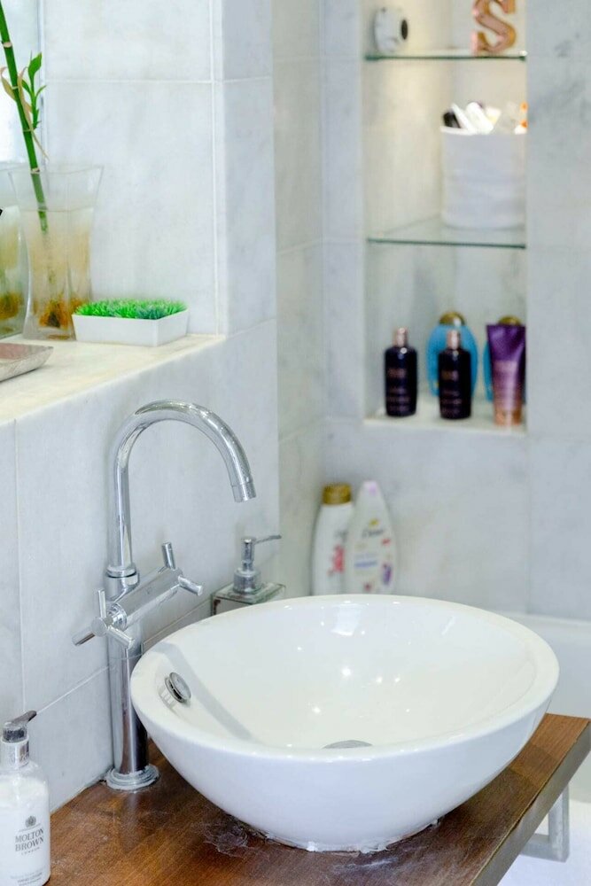 Фото Airy & Modern 1bd Flat in Maida Vale