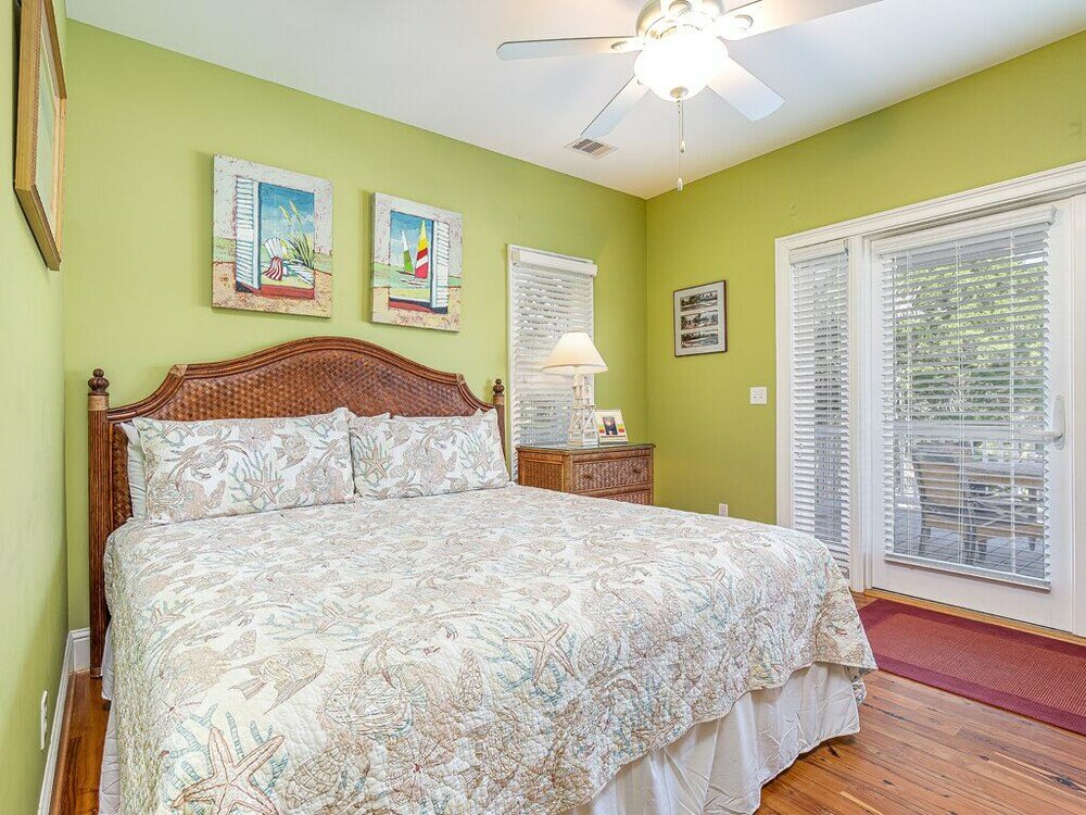 Фото 5 Oclock Somewhere