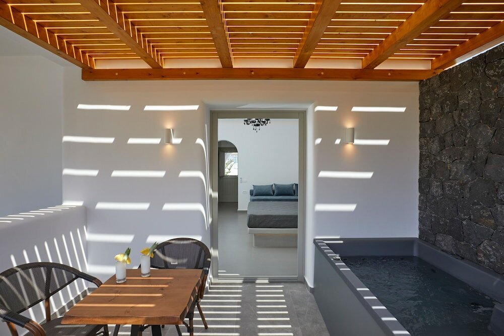 Фото Mountain and Sea Suites