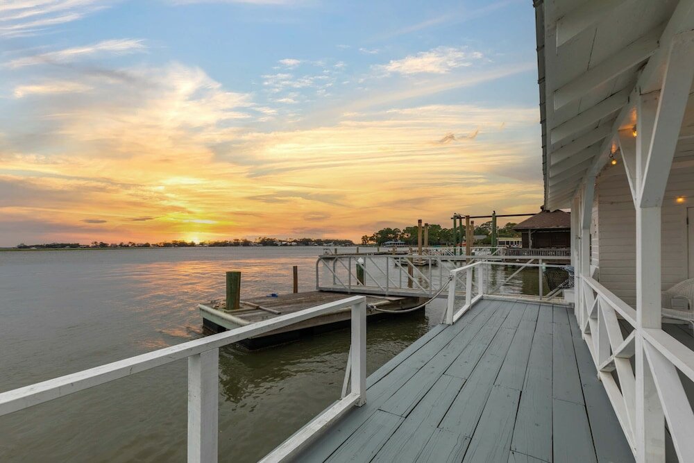 Фото 1401 Chatham Ave