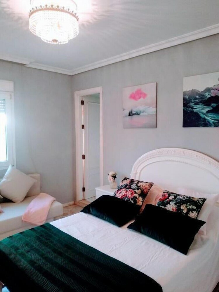 Фото Wish-Suite San Jacinto de Sevilla Apartment