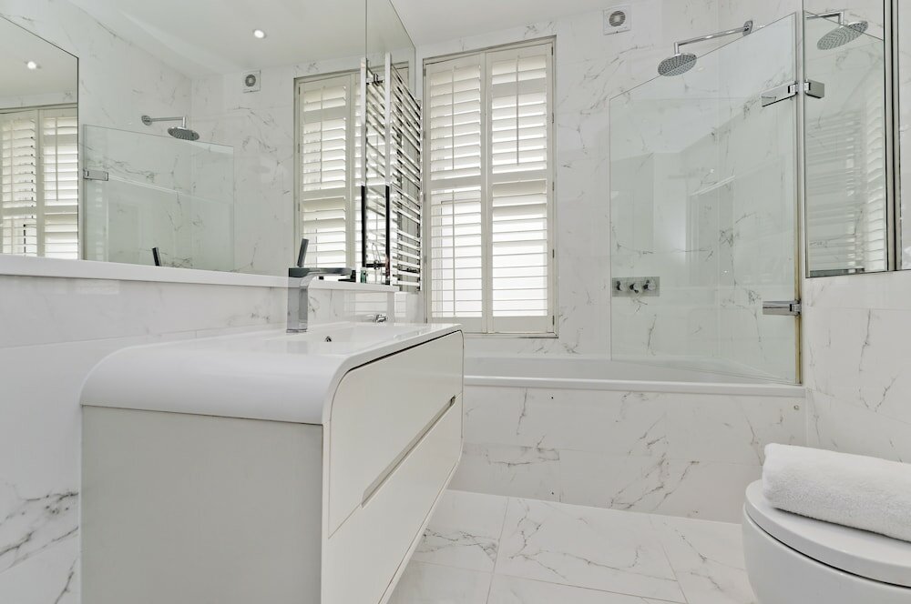 Фото Immaculate two Bedroom Apartment in Chelsea by Underthedoormat