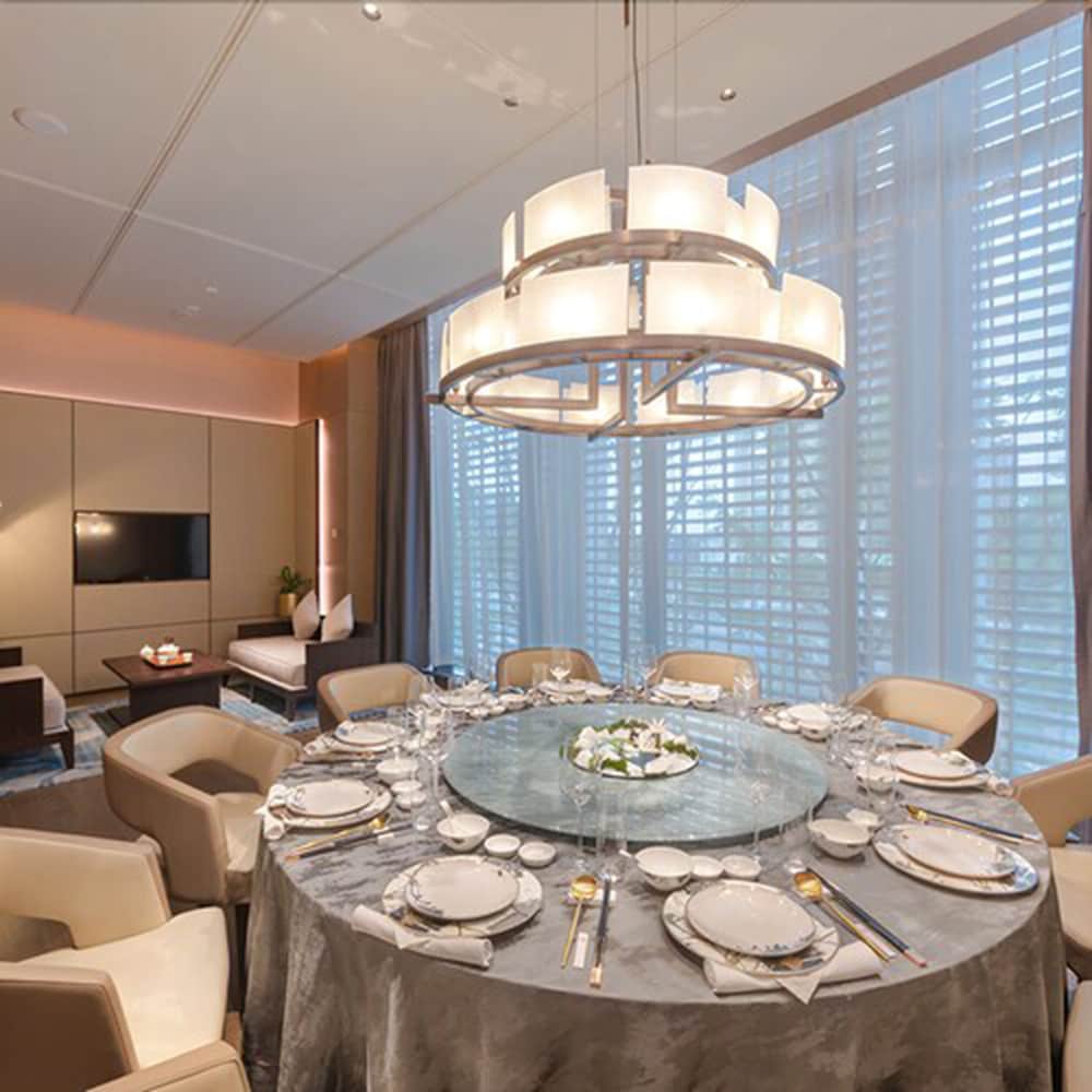 Фото New Century Hotel Zhenhai