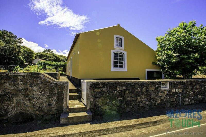 Гостиница Casa do Merend rio in Biscoitos