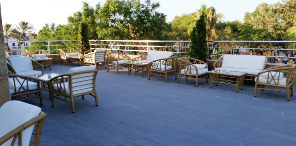 Фото Lb Lebrija Hotel