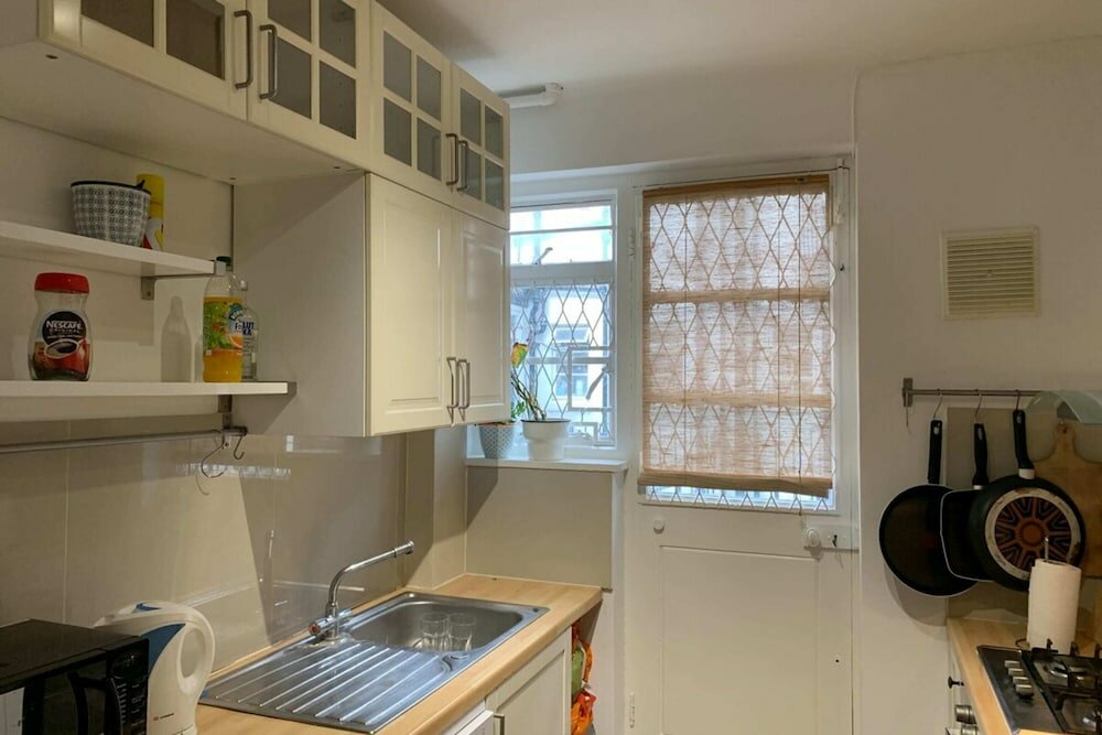 Фото Contemporary 2 Bedroom Flat in Bayswater