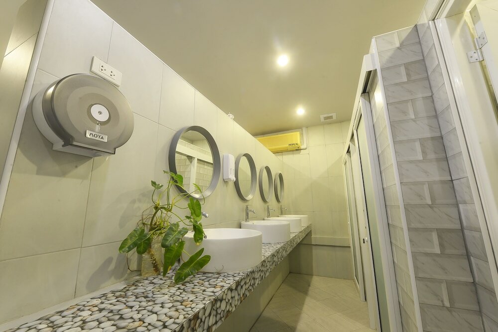 Фото Livit70's hotel & hostel