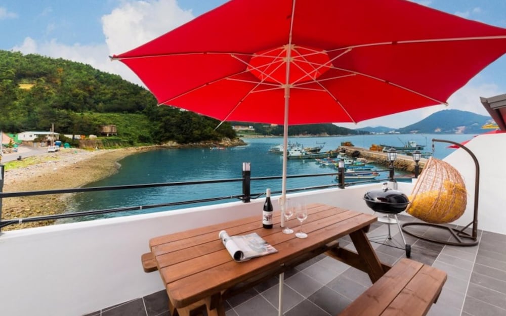 Фото Yeosu Ocean View Pension