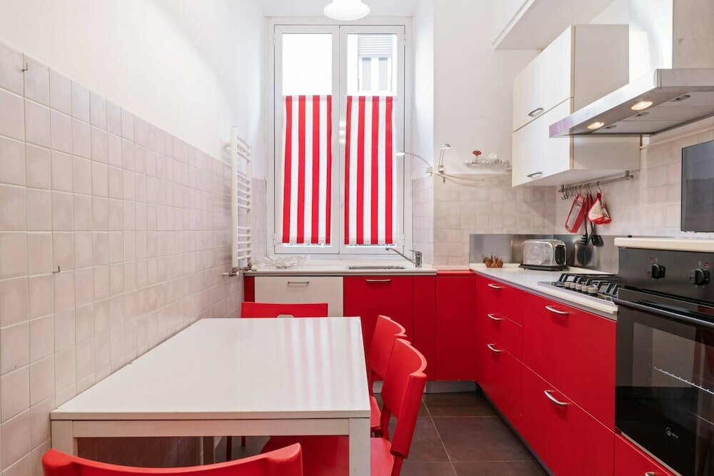 Фото Bright and Spacious Philbeach Garden Apartment