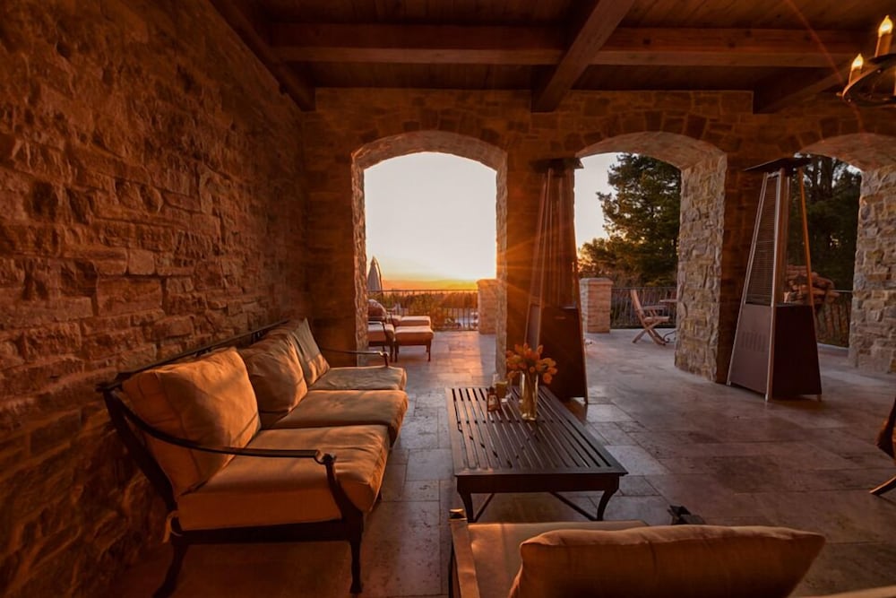 Фото Lx1: Chateau D' Renaitre - Carmel-by-the-sea Luxury Villa: