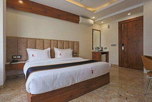Гостиница Hotel Red Blu в Дели