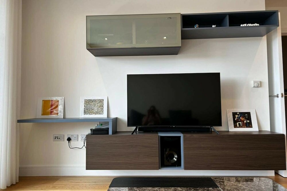 Фото Luxurious and Central 2-bed-flat