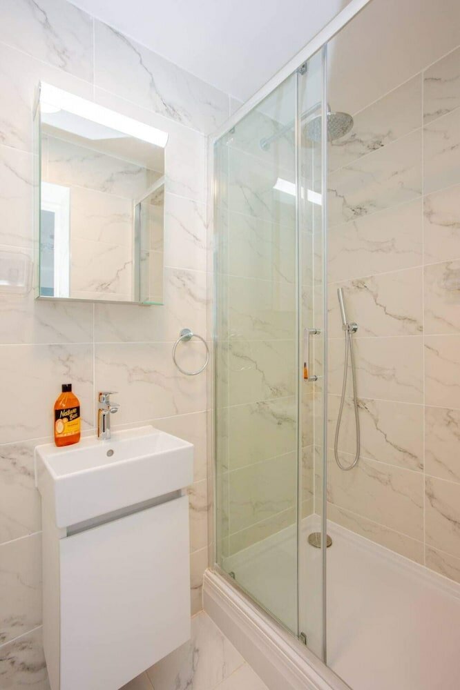 Фото Bright 1 Bedroom Apartment in West London