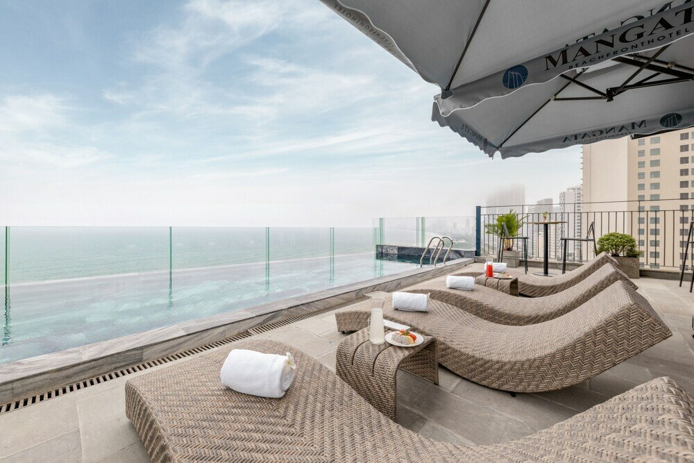 Фото Mangata Beachfront Hotel