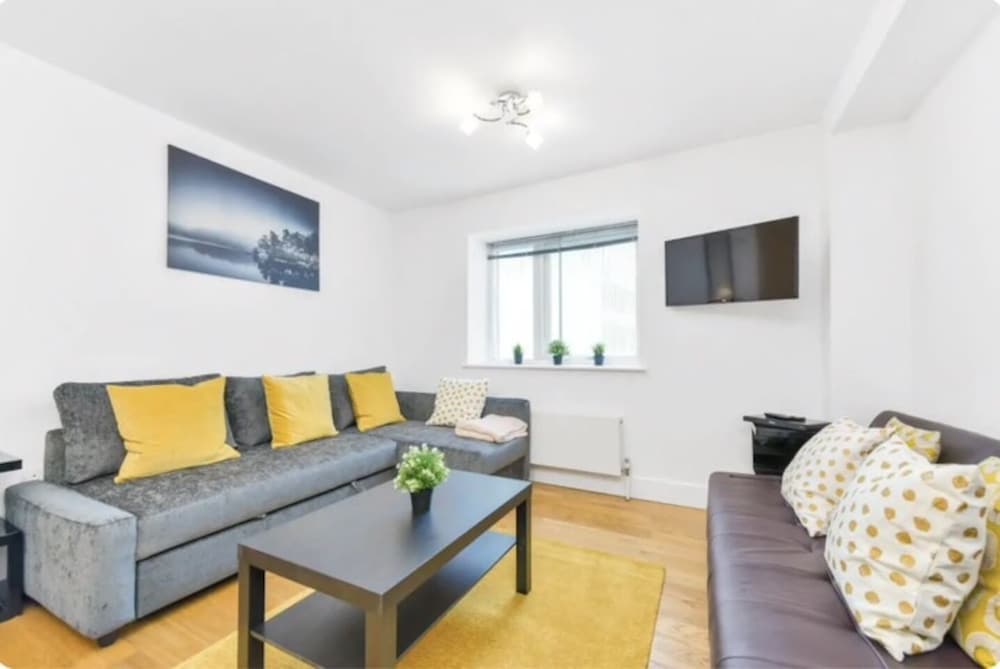 Фото Little Corner of Bliss in BustlingLondon