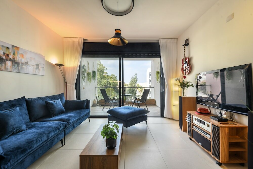 Фото Cozy Nest Apartment with balcony