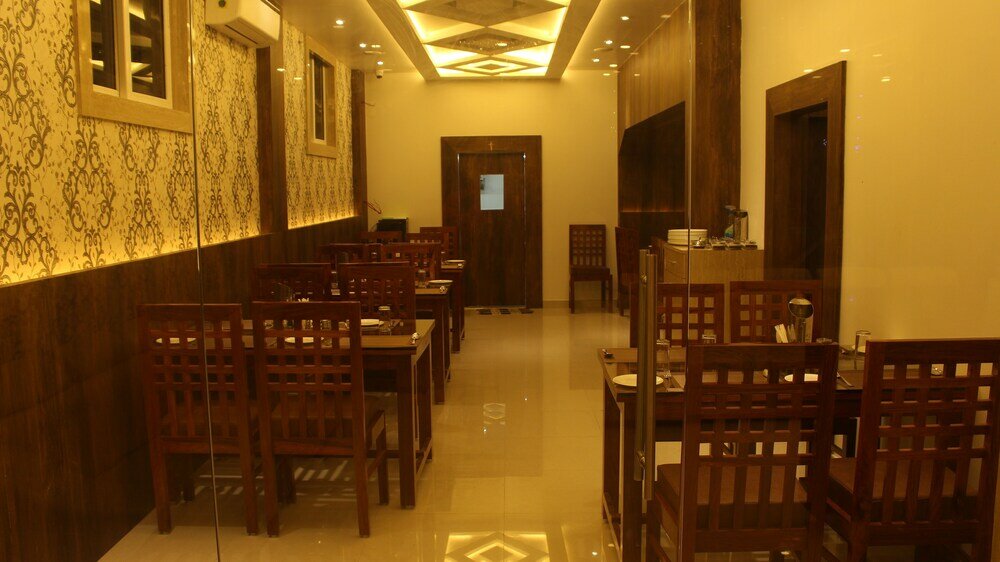 Фото Hotel Idhaya