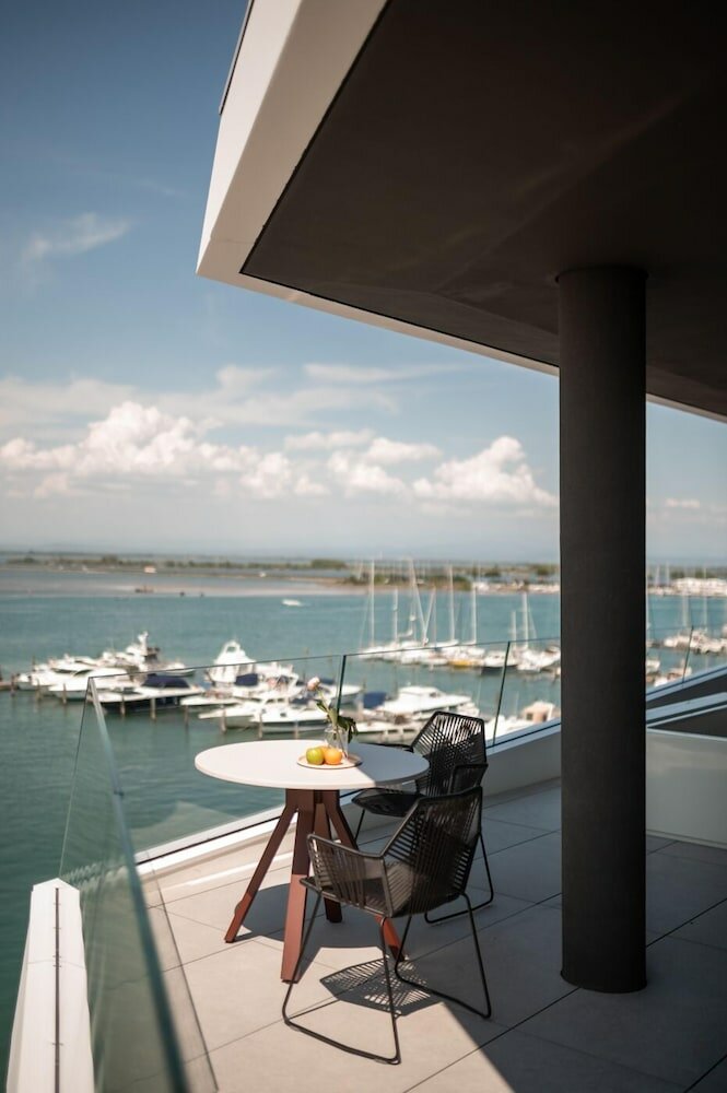 Фото Laguna Faro Suites - Adults Only & Free Beach