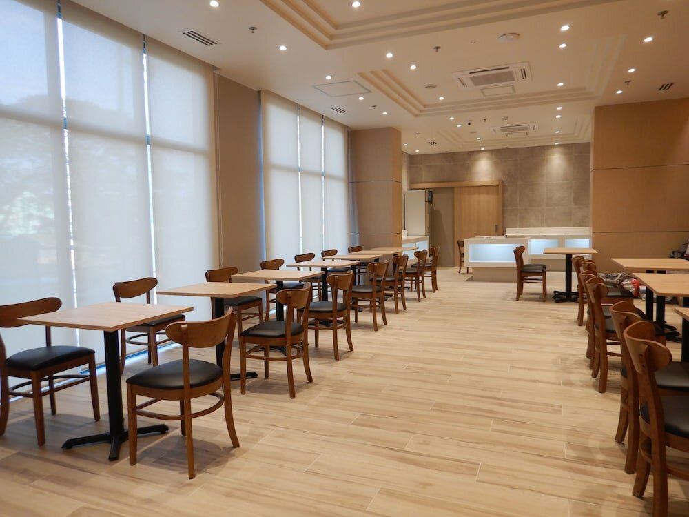 Фото Wishton Hotel Yangon