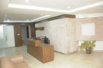 Фото The Sanctum Suites