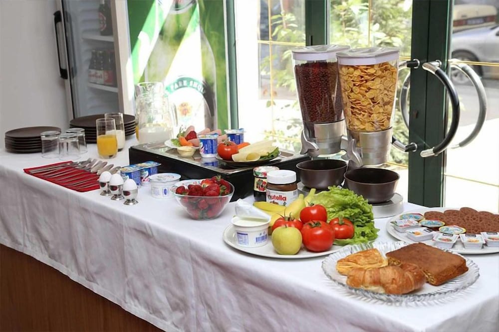 Фото Отель Liqeni Tirana