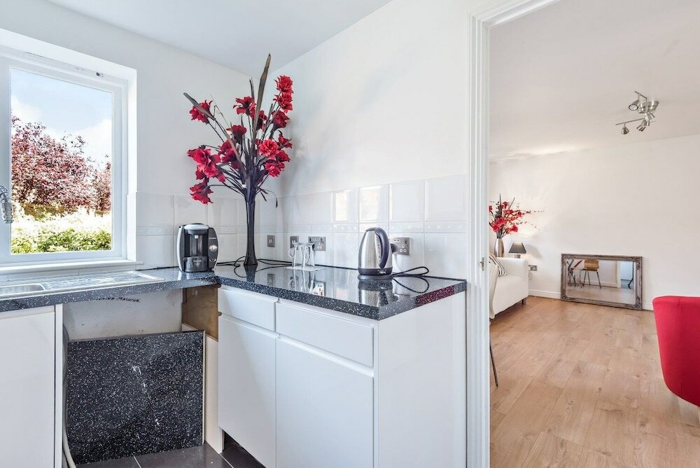 Фото 2 Bed Flat, Dedicated Workspace, Parking, 4ktv