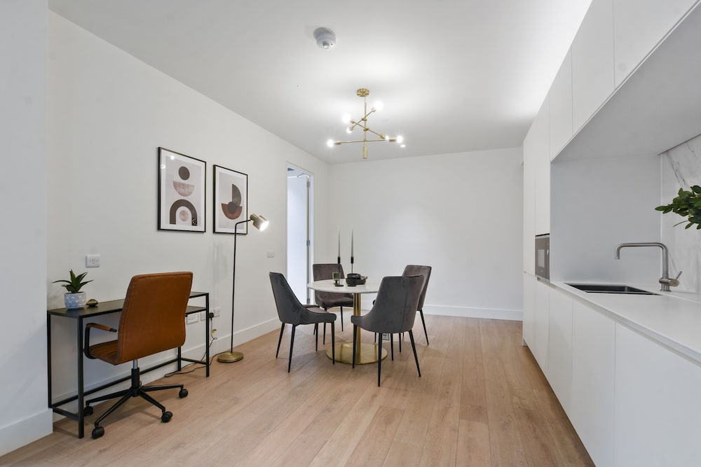 Фото Whitfield Street Residences by Q Apartments