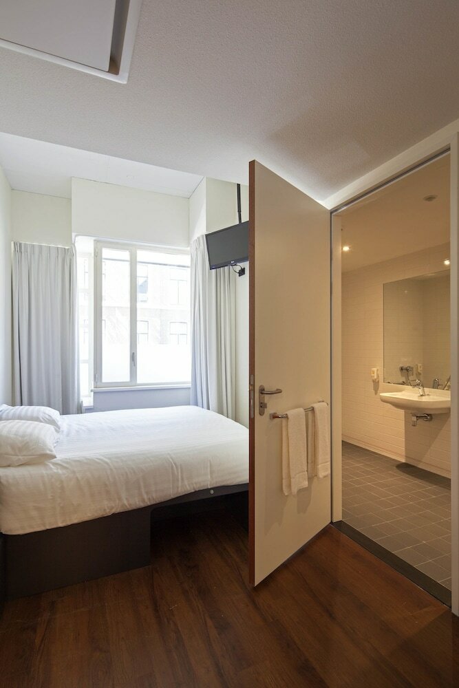 Фото EasyHotel The Hague City Centre