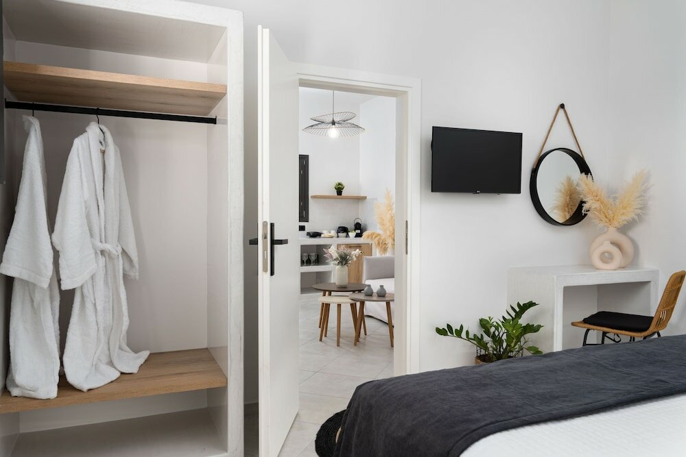 Фото Almira Luxury Suites