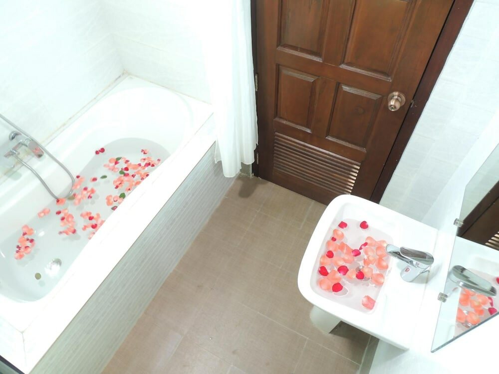 Фото Hotel San Taw Win